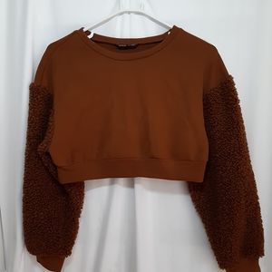 Teddy sleeve crop top